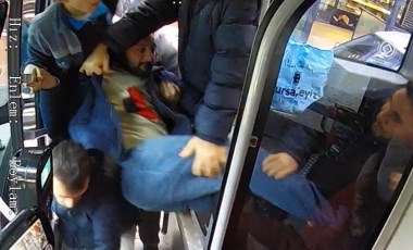 Dehşet anları kameraya yansıdı: Otobüs şoförüne tekme ve yumruklu saldırı!