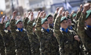 Yunanistan'da ordu komutası değişti