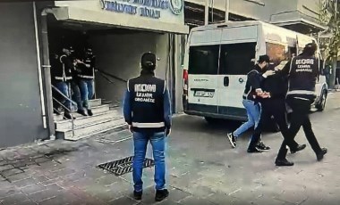 1'i FETÖ'den aranıyordu: İzmir'de 2 firari hükümlü yakalandı