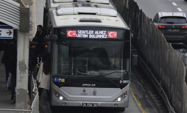 İBB'den toplu taşıma araçlarına 'Şehitler Ölmez Vatan Bölünmez' yazısı