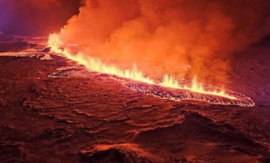 İzlanda’da yanardağ patladı