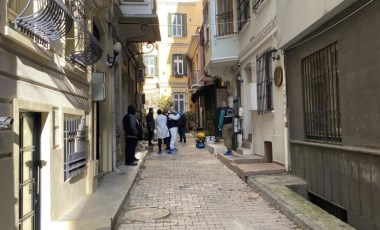 Galata’da şüpheli ölüm: Bir turist ölü bulundu, diğeri hastaneye kaldırıldı