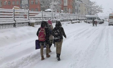 Hakkari'de eğitime 'kar' engeli