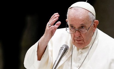 Papa Franciscus, istifa çağrılarına yanıt verdi