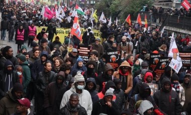 Fransa’da 43 kentte göç yasası protesto edildi