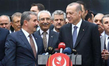 Saadet Grubu'ndan 'Destici'ye sert tepki: Erdoğan'a şirinlik muskası yazarak Yazıcıoğlu'nun kemiklerini sızlattı