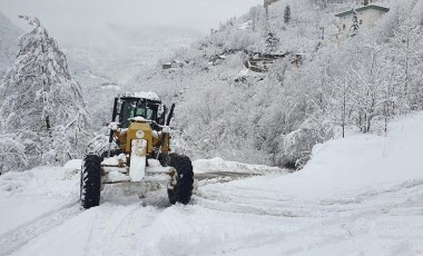 Erzurum-Tekman yolu kar ve tipi nedeniyle ulaşıma kapatıldı