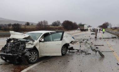 Elazığ'da feci kaza... Otomobil ile panelvan çarpıştı: Yaralılar var!