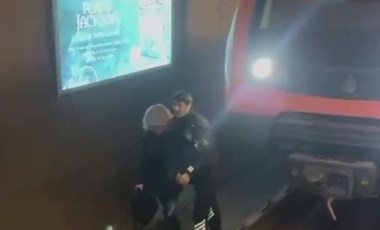 İstanbul'da yürekleri ağza getiren anlar: Metroda raylara atladı, kendisini arayan güvenliğe ‘ölmek istiyorum’ dedi