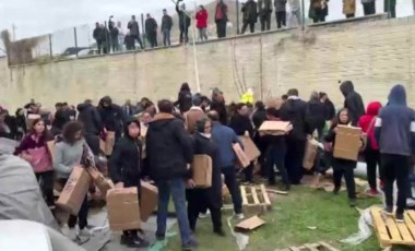 Alışveriş festivalindeki ürünler yağmalandı: Kapıları kırdılar