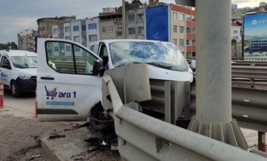 Minibüs bariyere çarptı: 1 yaralı