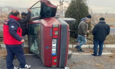 Elazığ'da otomobil devrildi: Yaralılar var!