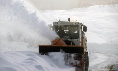 Kar kalınlığının 1,5 metreye ulaştı... Kars'ın köylerine ulaşılamıyor!