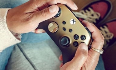 Microsoft'un Xbox konsollarına yeni kablosuz oyun kumandası yolda