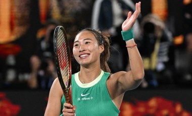 Qinwen Zheng'den müthiş geri dönüş: Çinli raket Avustralya Açık'ta yarı finale çıktı!