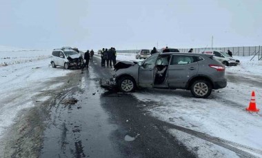 Kars’ta trafik kazası: 1’i ağır 9 yaralı