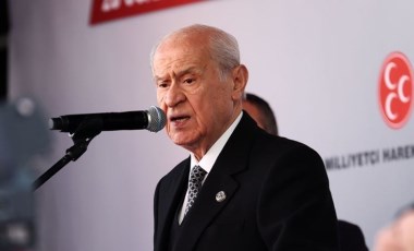 Ve Bahçeli alanlarda... 'Mersin'i Cumhurbaşkanımıza hediye edecek misiniz?'