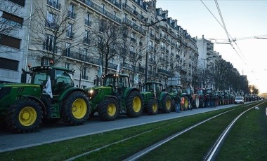 Fransa'da sendikalı çiftçiler traktörleriyle Paris’i kuşattı