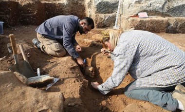 Diyarbakır'da eski taş ocağındaki kazıda 54 çocuğa ait mezarlık bulundu