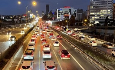 İstanbul'da yağış etkisi: Trafik yoğunluğu yüzde 70'e ulaştı