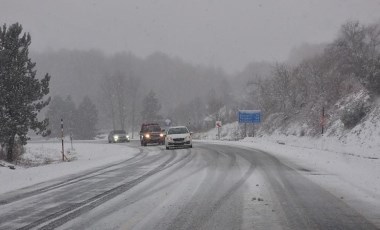 Kütahya’da Kocayayla geçidi kar nedeniyle TIR geçişlerine kapatıldı