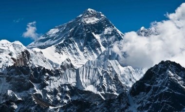 Yeni araştırma: Everest Dağı yılda yaklaşık 2 milimetre uzuyor