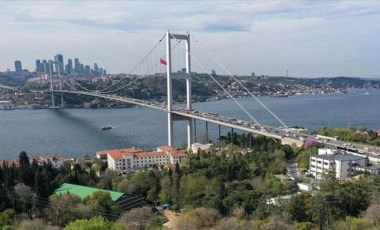 İstanbul Boğazı'ndaki gemi trafiği arızalanan yük gemisi nedeniyle askıya alındı