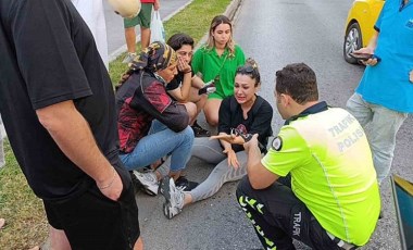 Gözyaşlarını tutamadı: Önündeki araç durunca panikleyip motosikleti devirdi