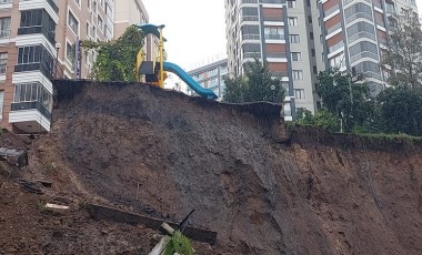 Rize’de korkutan heyelan... Çocuk parkı çöktü!