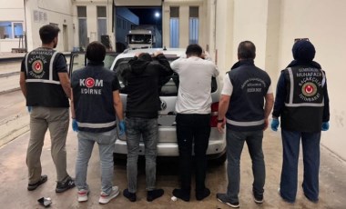 Edirne'de otomobilin gizli bölmesinde 2 kaçak göçmen yakalandı