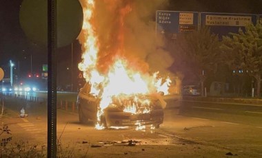 Otomobil alev topuna döndü: Sürücü son anda kurtuldu