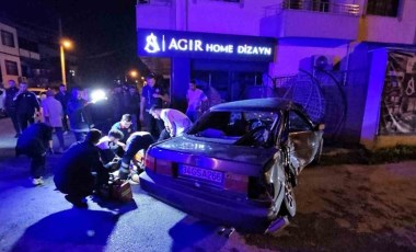 Sakarya’da otomobil, park halindeki hafif ticari araca çarptı: 1 ölü, 1 ağır yaralı