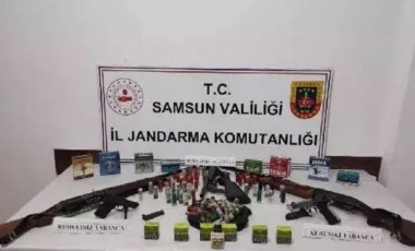 Samsun'da bir evde ruhsatsız silah ve tüfek ele geçirildi