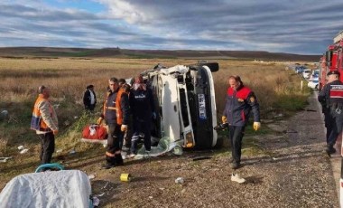 Çorum’da feci kaza... TIR ile işçi servisi çarpıştı: 1 ölü, 14 yaralı