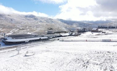 Erciyes'e mevsimin ilk karı yağdı