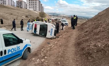 ‘Dur’ ihtarından kaçan ehliyetsiz sürücüyü takip eden polis otosu takla attı: 2 polis yaralandı