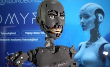 Yerli insansı robot Tomyris 9 mimik yapabiliyor