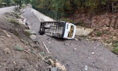 Samsun'da öğrenci servisi devrildi: 9 yaralı