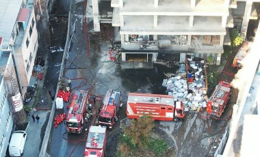 Zeytinburnu'ndaki iş merkezi yangını saatler sonra söndürüldü