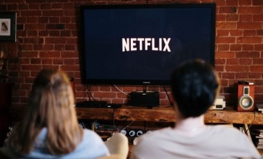 Netflix filmlerdeki stratejisini değiştirmeye başlıyor