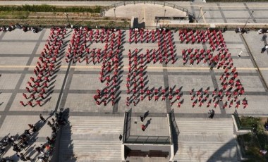 Cumhuriyet için 7’den 70’e zeybek oynadılar