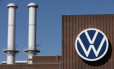 Volkswagen Almanya'daki üç fabrikasını kapatıyor: On binlerce işçi işten çıkarılacak!