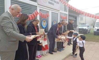 Cumhuriyetin ilanını minikler duyurdu: Yazıyor, yazıyor...