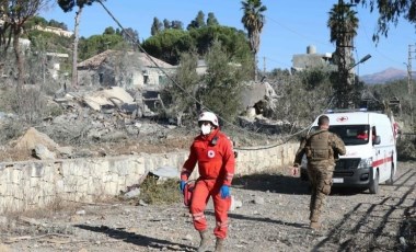 İsrail, Kızılhaç ekibini hedef aldı