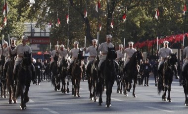 TBMM önünden ilk Meclis binasına ’29 Ekim’ korteji