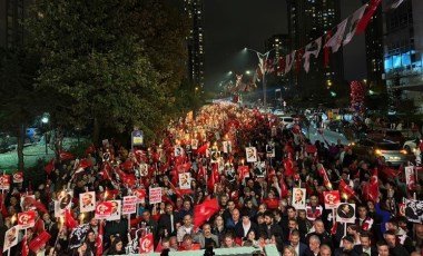 Ataşehir'de Cumhuriyet coşkusu: 'Korkmuyoruz, yılmıyoruz, Cumhuriyetimize sahip çıkıyoruz'