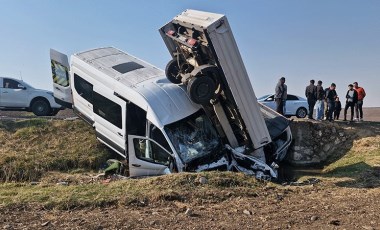 Diyarbakır’da zincirleme kaza: 15'i öğretmen, 17 yaralı!