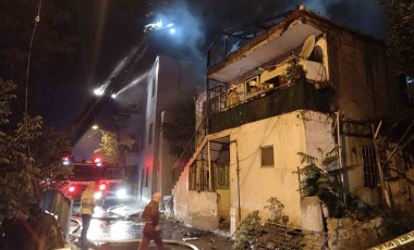 Pendik’te yangın paniği: İki katlı ev alev alev yandı!