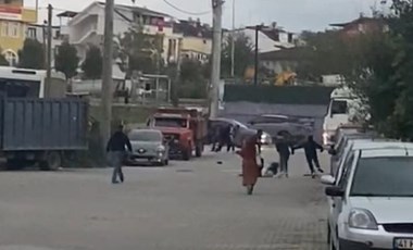 Bıçaklı sopalı kavga kanlı bitti: 1’i ağır 2 yaralı