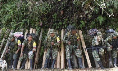 Kolombiya'dan eski FARC üyelerine operasyon: 10 kişi öldü